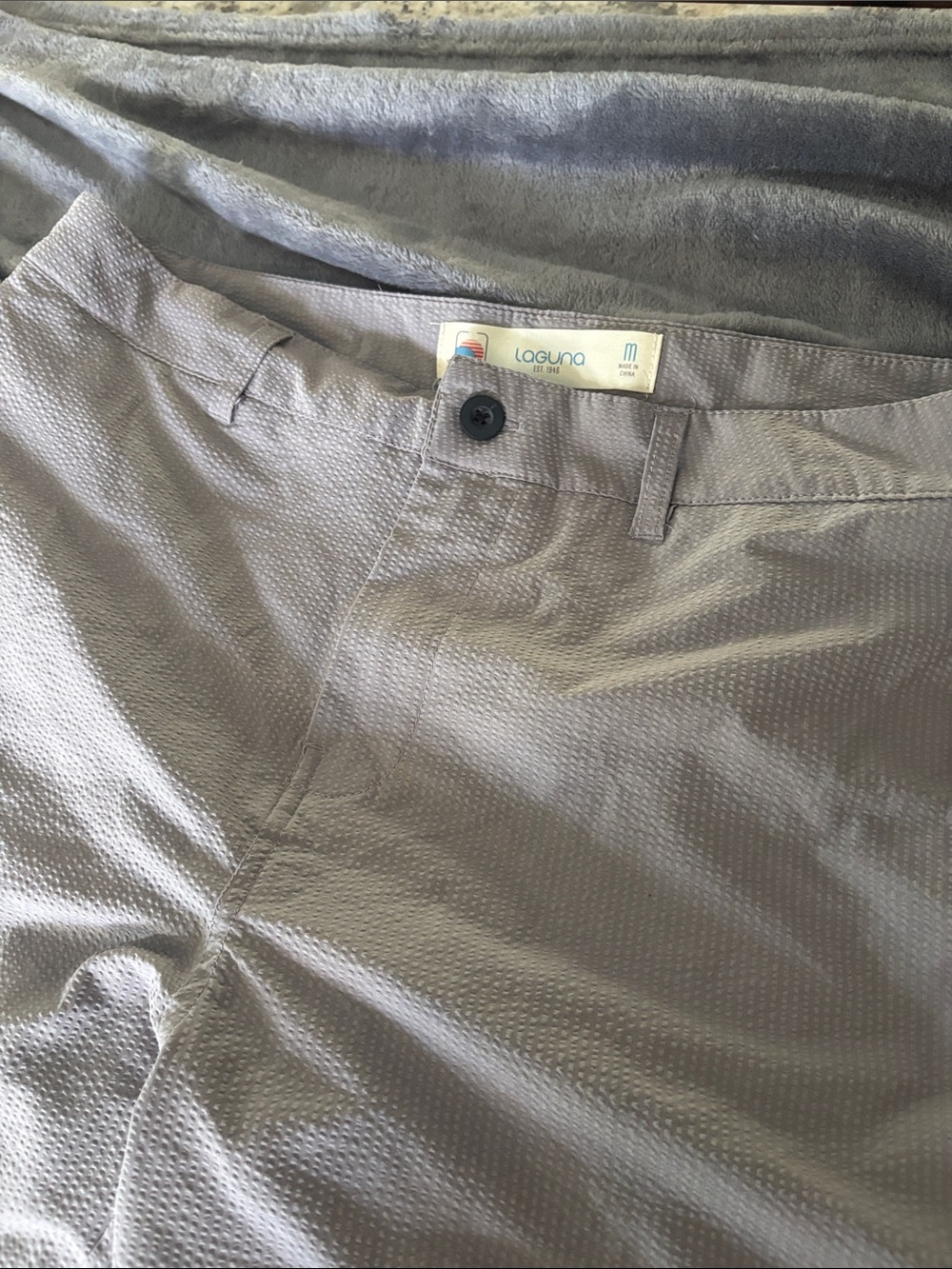 Men’s Light Gray Flat Front Seersucker-Texture Shorts